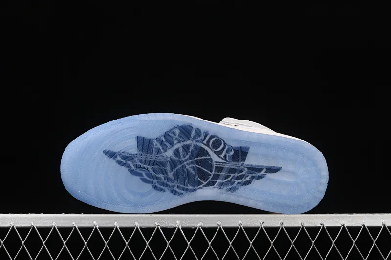 All categories Air Jordan Jordan series basketball shoes Air Jordan 1 High Z version Dr x Air Jordan 1 High AJ1 Joe 1 Dior joint all white high top CN8607-012